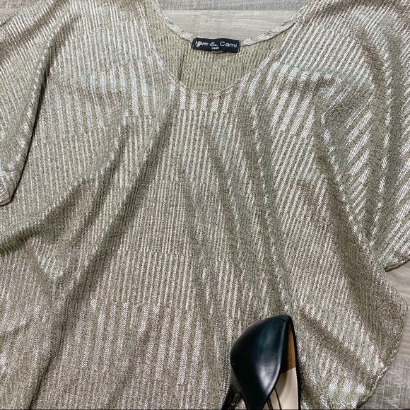 Kim & Cami gold metallic ribbed flowy top 💖 - Picture 3 of 7